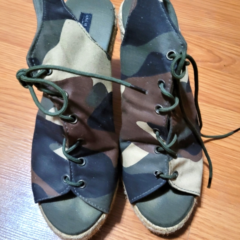 Wedge sandals camo